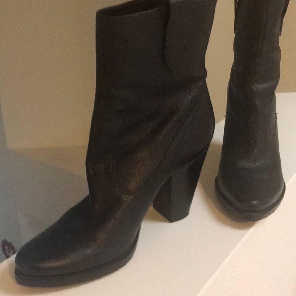 Via Spiga ankle boots